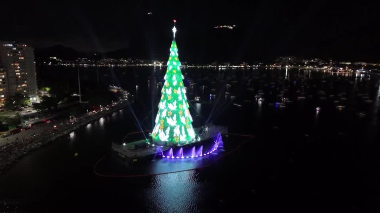 Rio launches festive Christmas tree display