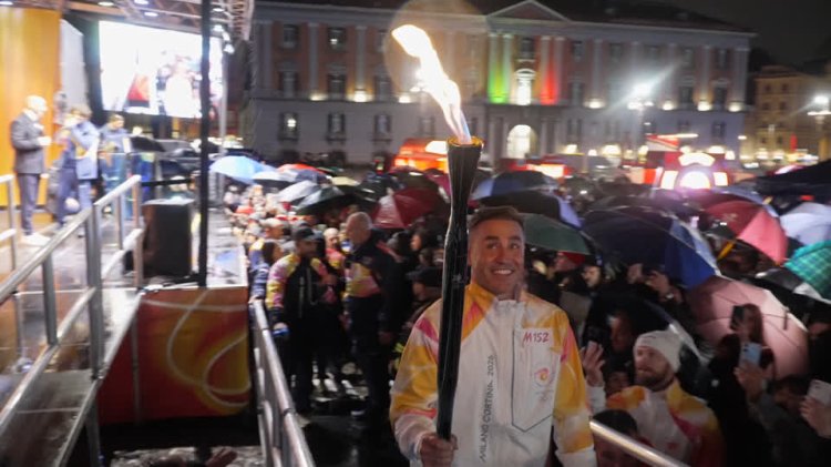Olympic torch reaches Naples before holiday pause