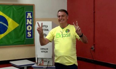 Bolsonaro discharged and returned to custody