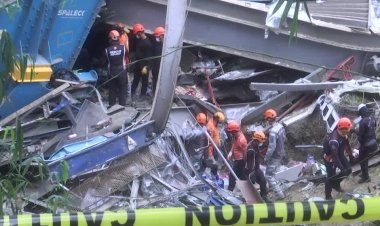 Landfill collapse kills workers in Philippines