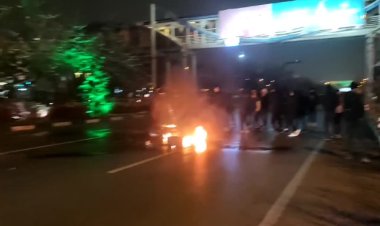 Iran protests erupt over currency crash