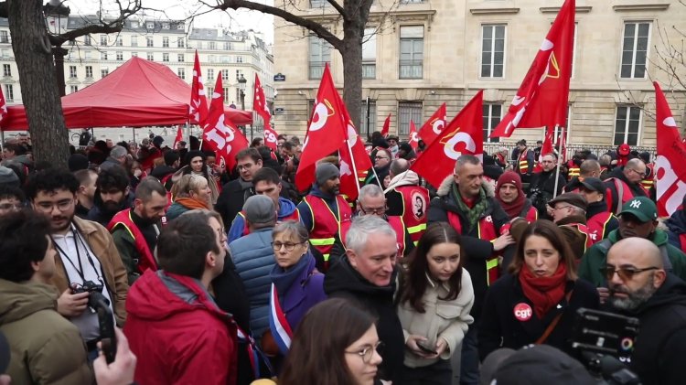 French unions protest labor day bill