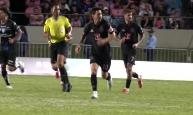 Messi thrills fans in Puerto Rico