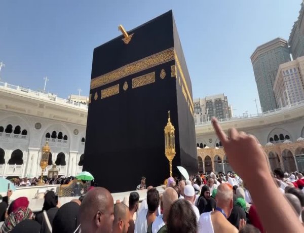 Worshippers mark Ramadan in Mecca