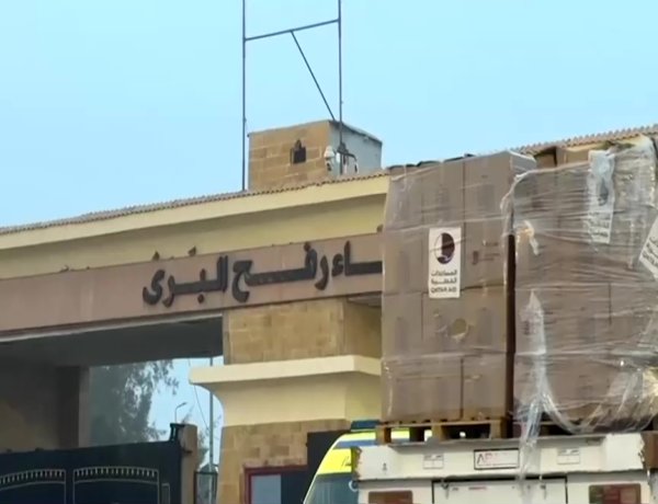 Aid convoys wait at Rafah crossing