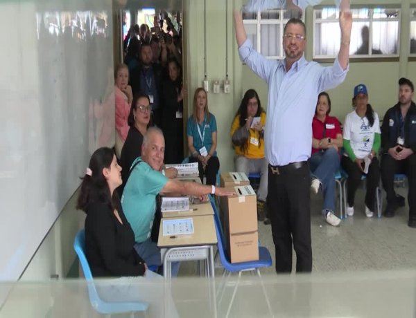 Costa Ricans vote to choose next president