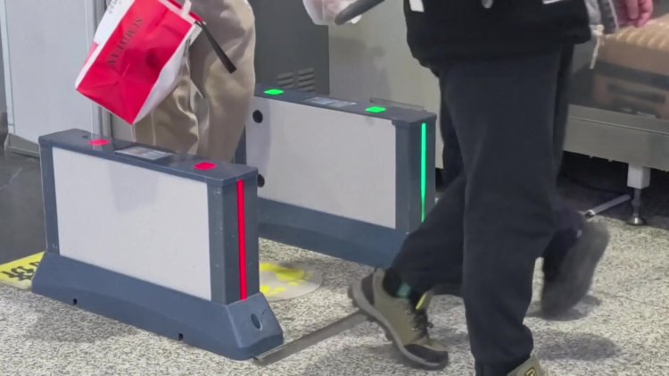 China upgrades travel tech for rush