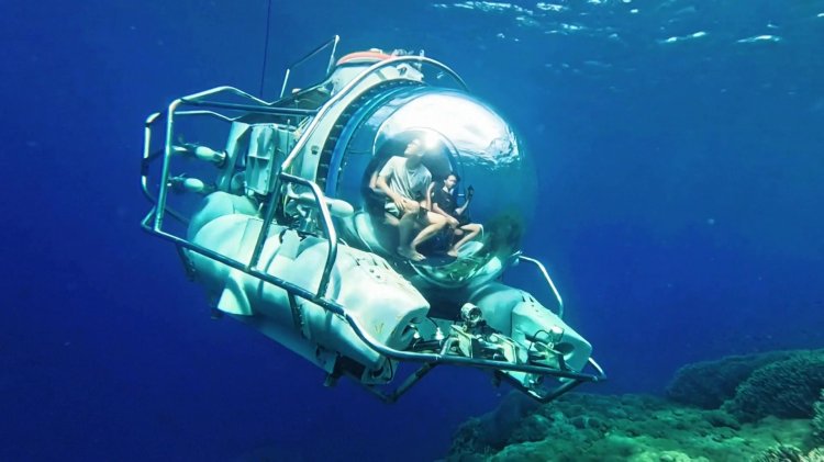 China unveils tourist submersible