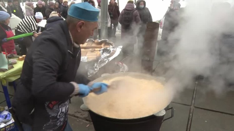 Kazakh volunteers aid Kyiv residents