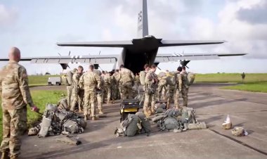 U.S. weighs airborne deployment to region