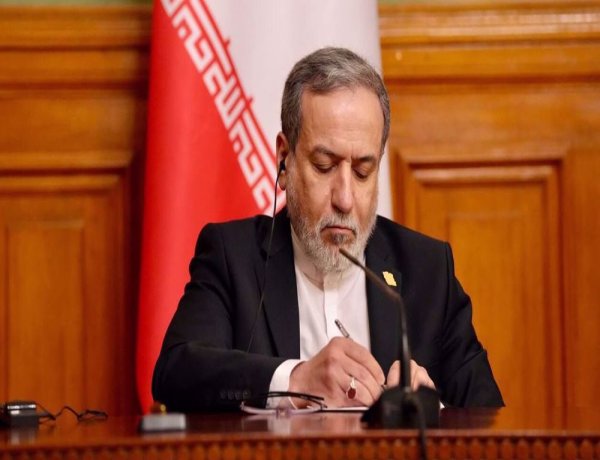 Iran weighs fees on key shipping routes