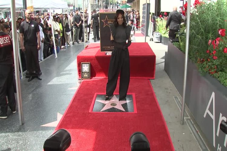 Brandy gets Walk of Fame star