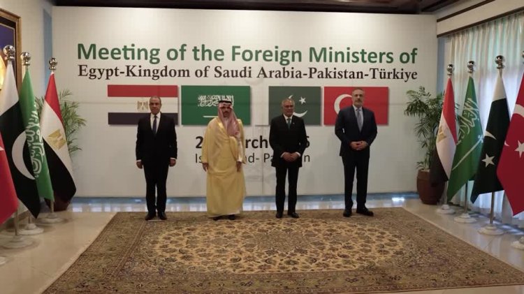 Pakistan hosts de-escalation talks