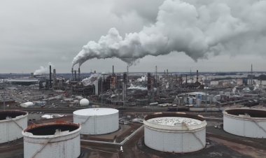 Oil climbs above $103 on Hormuz tensions