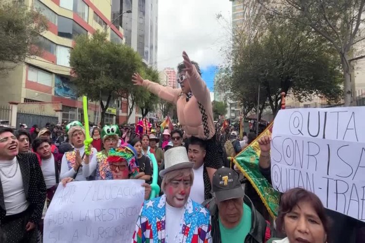 Clowns protest school performance ban