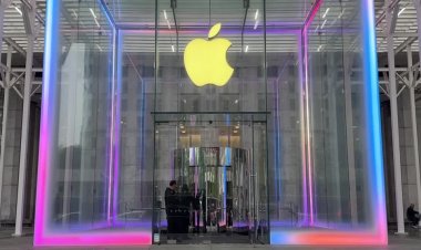 Apple beats forecasts on strong quarter