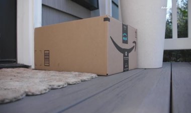 Amazon opens logistics network to firms
