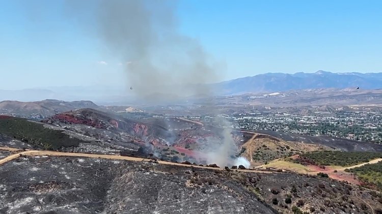 California wildfire triggers mass evacuations
