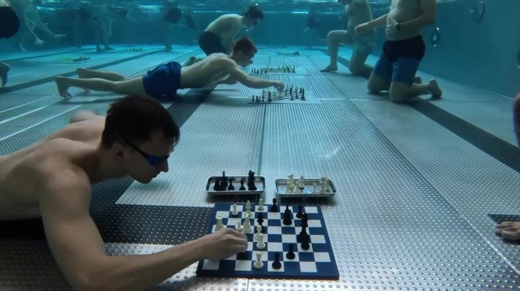 Divers and chess masters compete underwater