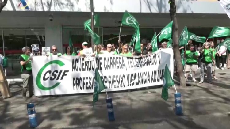 Barcelona tax workers strike over staffing