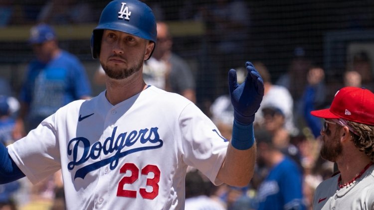 Yamamoto leads Dodgers past Phillies