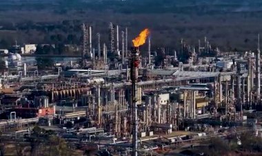 Oil Prices Edge Higher Amid Geopolitical Risks