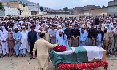 Pakistan mourns bombing victims