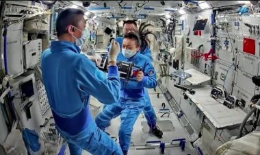 China's crew cultivates rice in orbit