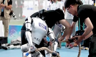 Robots compete in new tug-of-war event