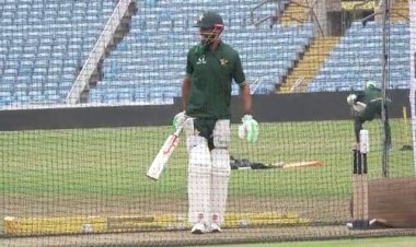 Pakistan faces England in Test series