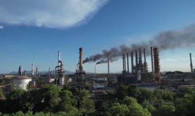Oil extends gains as Hormuz stays closed; U.S. stocks fall