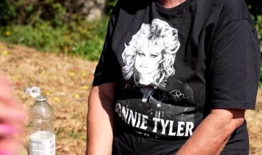 Swansea holds funeral for Bonnie Tyler