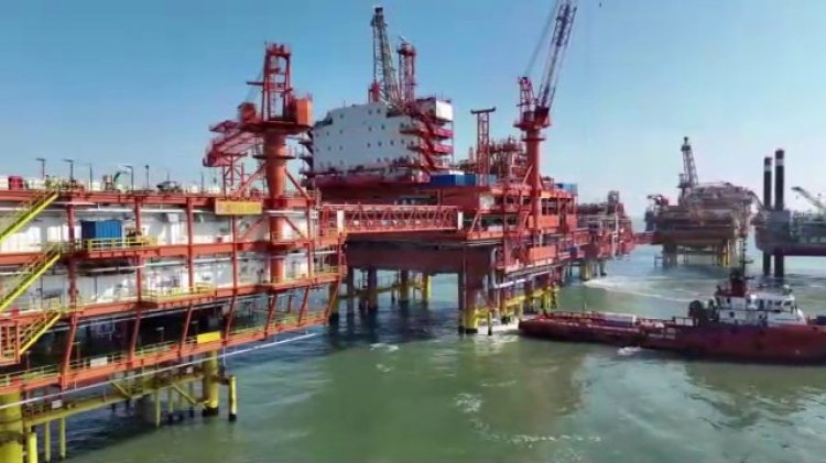 China's Giant Gas Field Hits Full Production