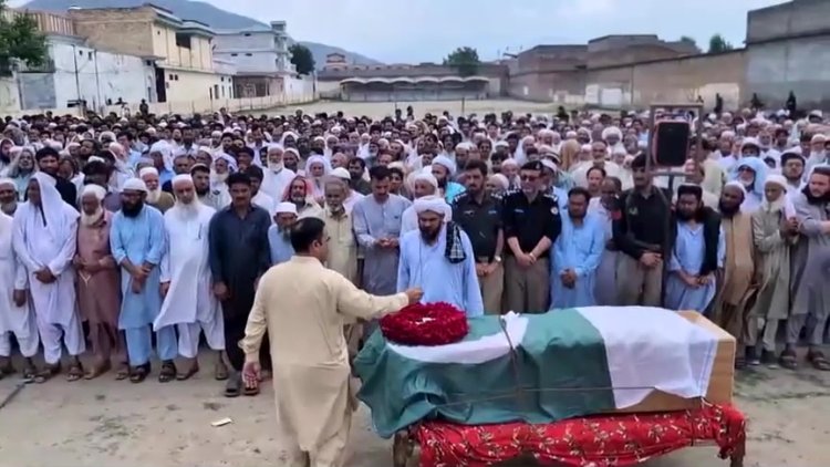 Pakistan mourns bombing victims
