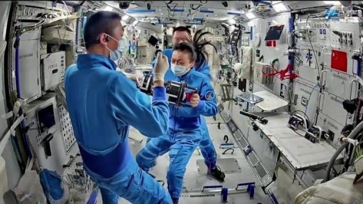 China's crew cultivates rice in orbit