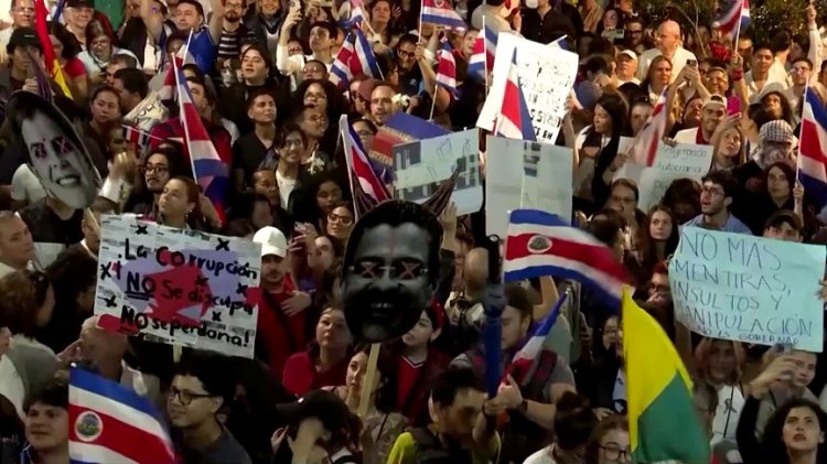 Costa Ricans defend judicial independence