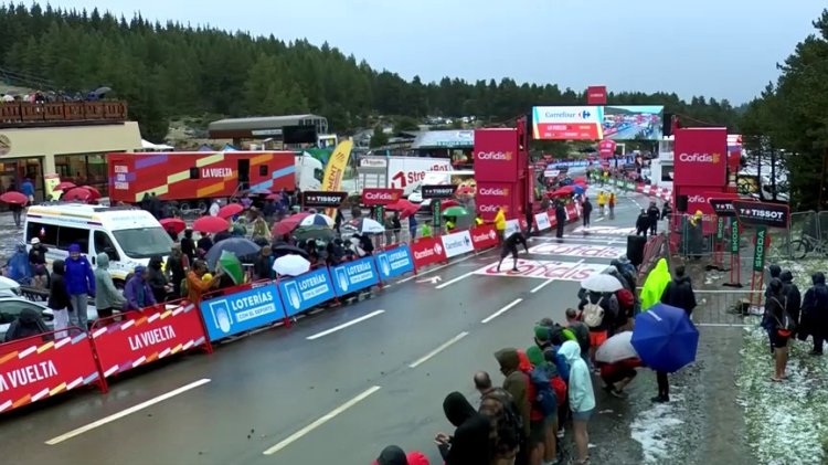 Vuelta stage in Pyrenees abandoned