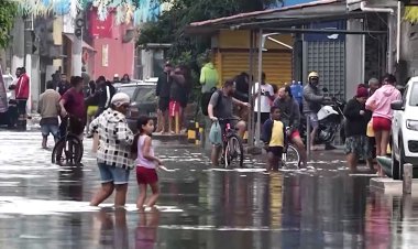 Record rainfall submerges Sao Paulo