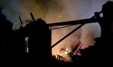Russian attack kills two in Kyiv residential area