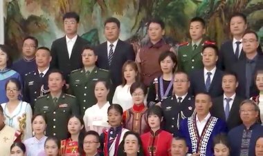 China's top advisor meets minority groups
