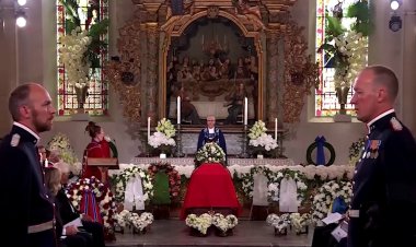 King Harald's Funeral: Royal Family Greets Public