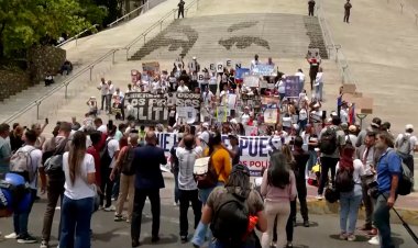 Venezuelan families demand prisoner freedom