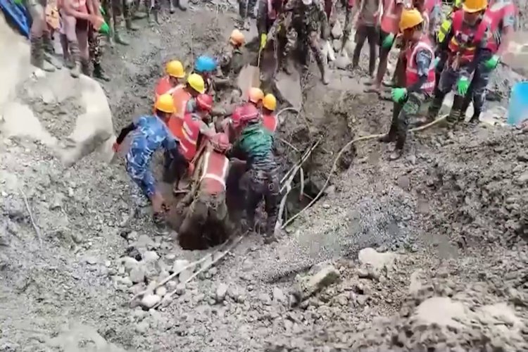 Nepal rescuers pull workers from tunnel