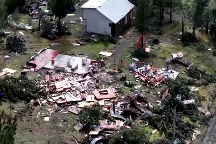 Chile tornado damages homes, affects dozens