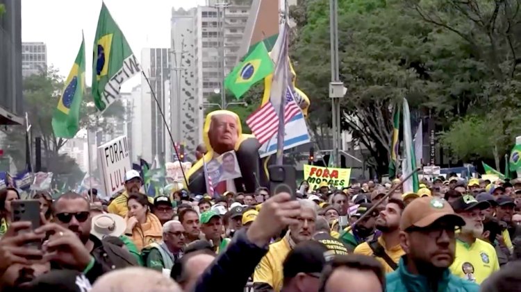 Brazilians rally for Bolsonaro in tight race