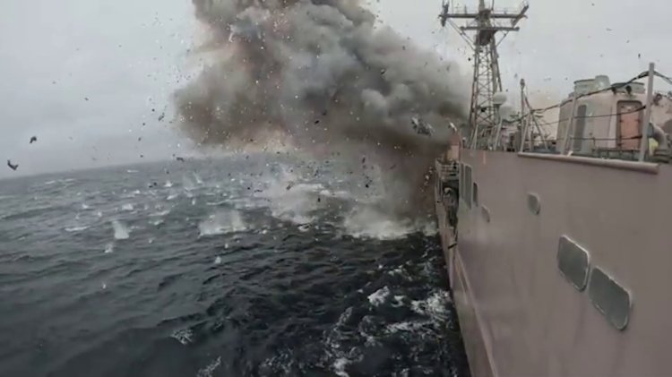 U.S. Navy Sinks Warship with SM-6 Missile