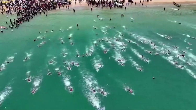 Senegal hosts challenging Dakar-Gorée swim