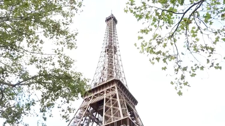 Paris landmark reopens after staff strike