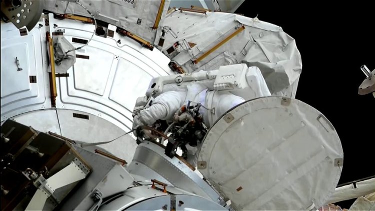 NASA and ESA astronauts complete spacewalk