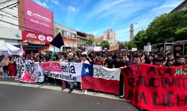 Chilean students protest education budget cuts